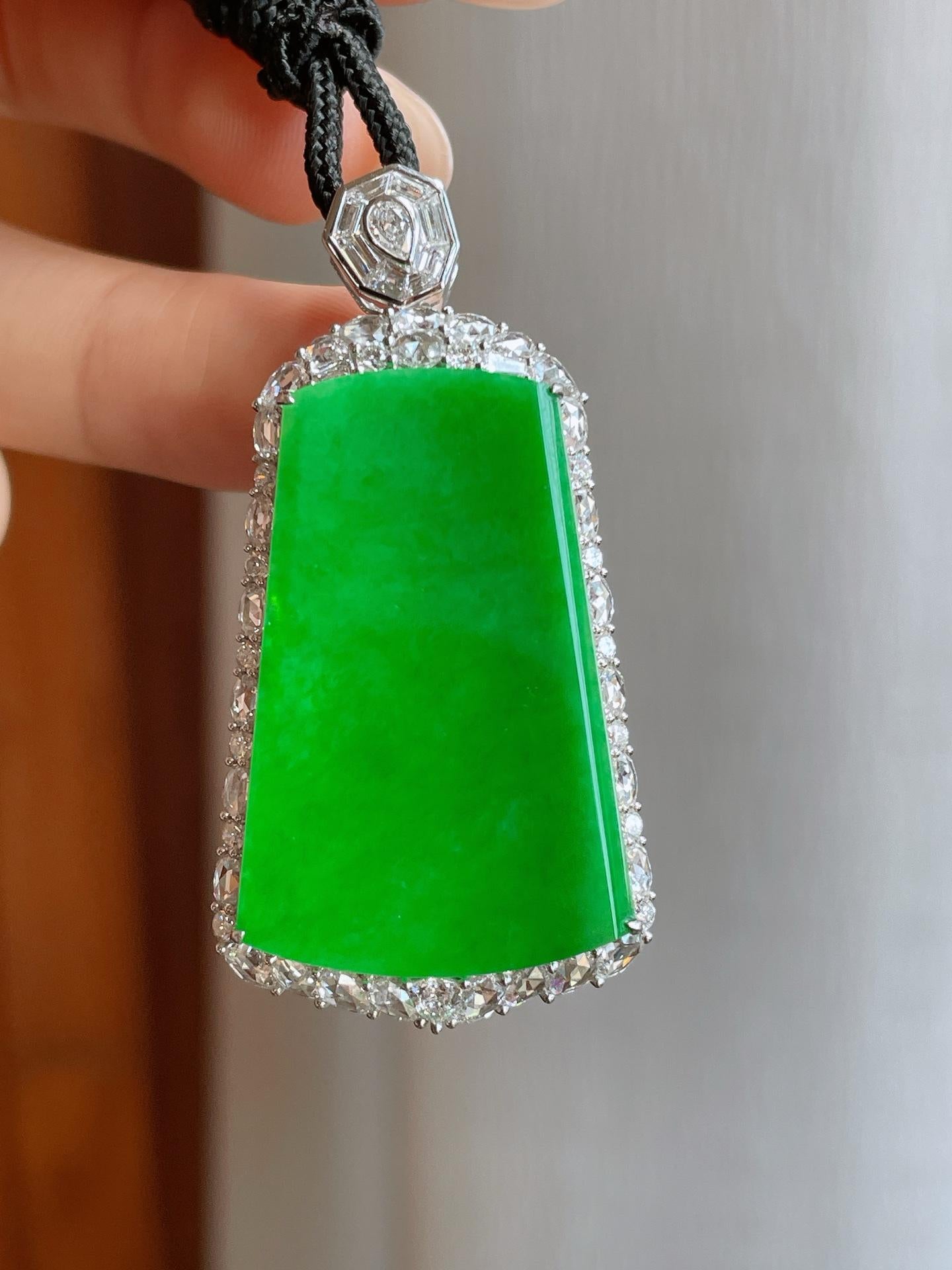 18k金镶糯冰满绿翡翠无事牌（yc241845）