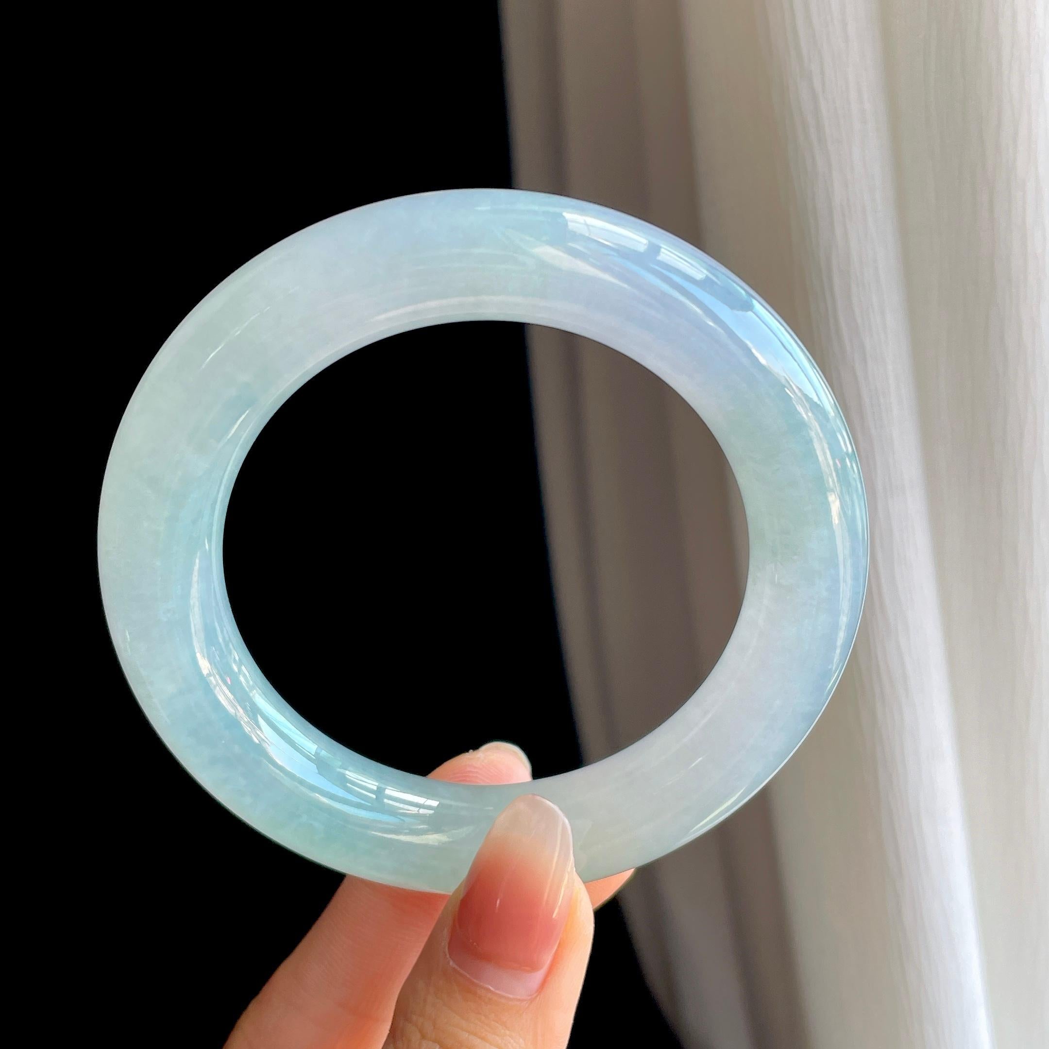 冰种淡底色翡翠圆条手镯（58mm)（yc324017）