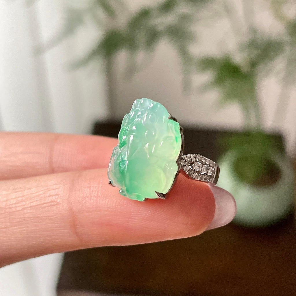 18k金钻镶糯冰种飘绿花貔貅戒指    天然缅甸A货翡翠（yc316469）