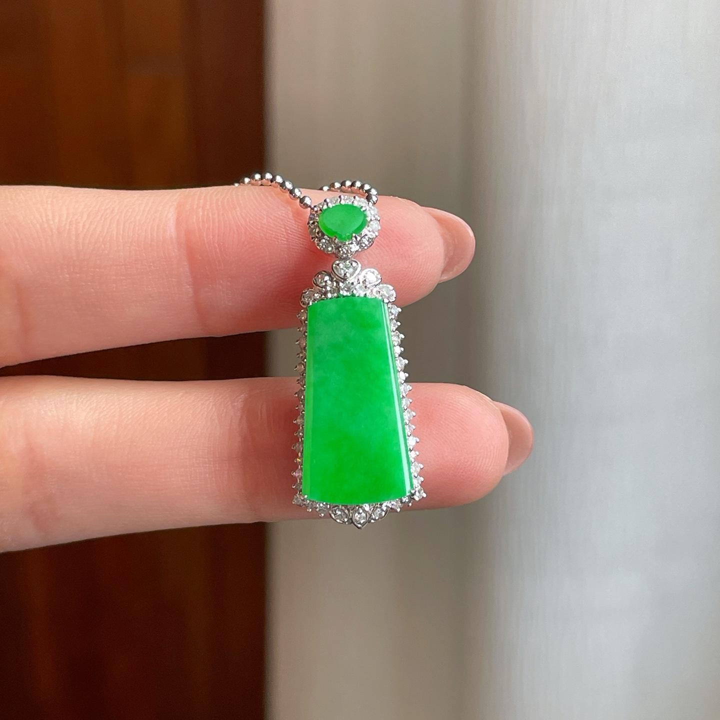 18k 金钻镶糯冰满绿翡翠无事牌（yc323664）