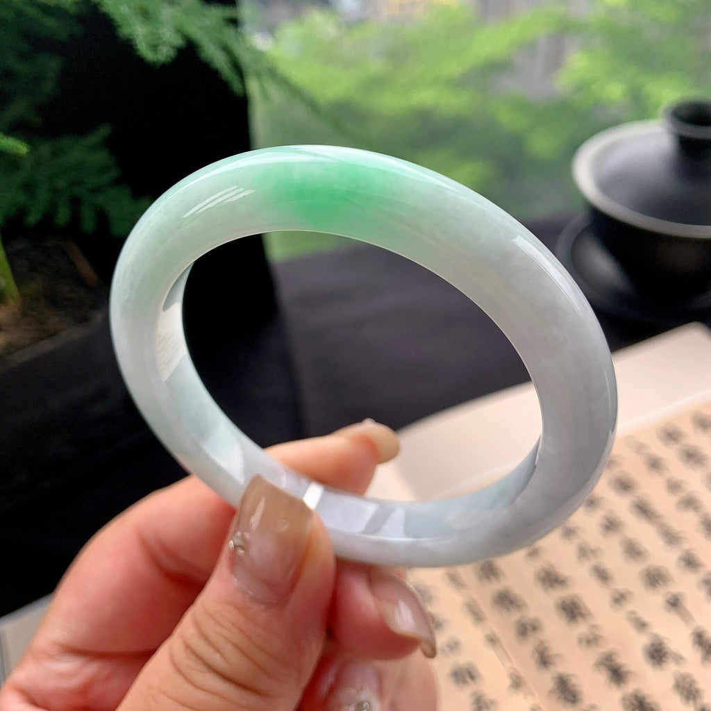 细糯种淡晴底飘绿正圈平安镯 52.5圈口 天然缅甸A货翡翠（yc473064）