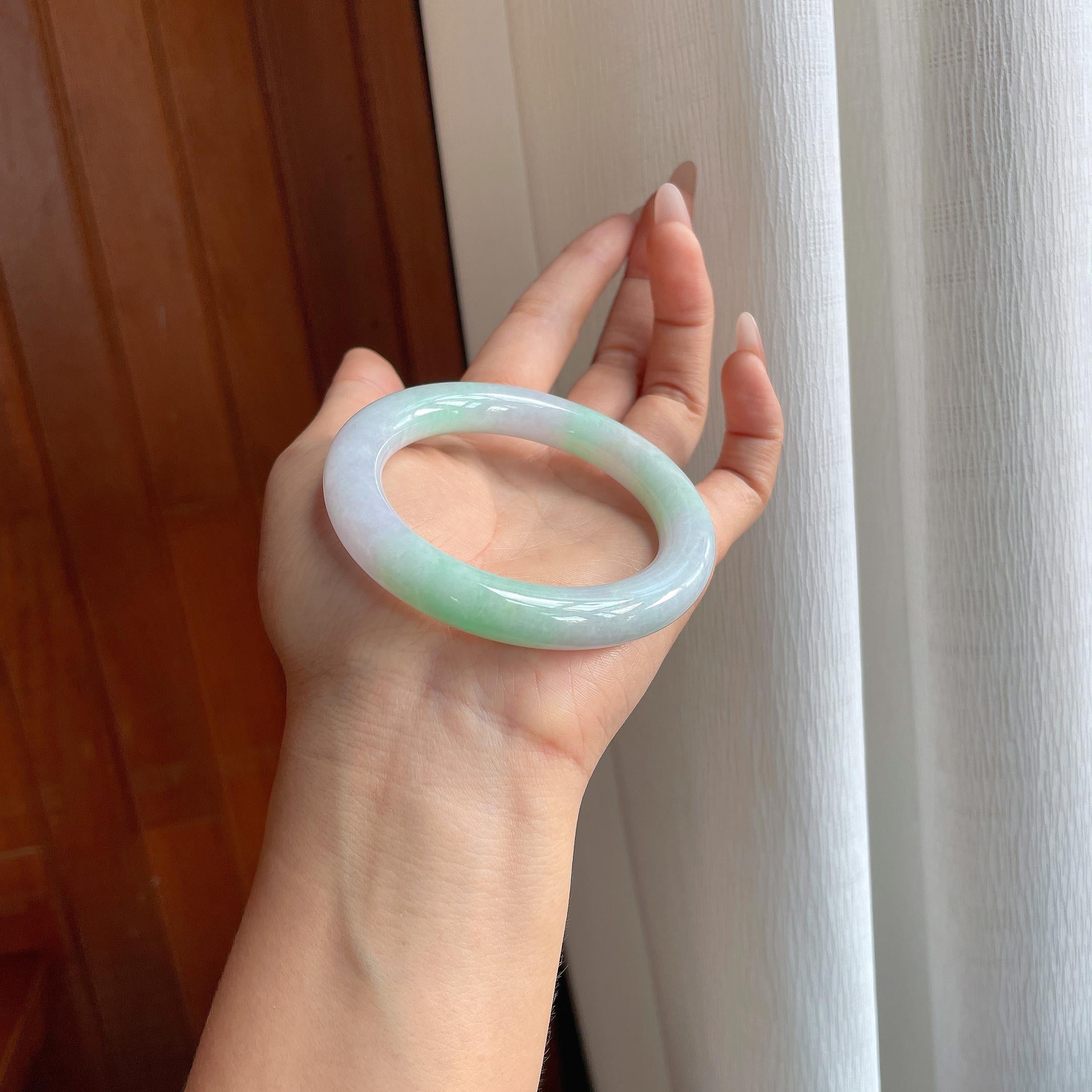 糯冰飘绿花翡翠圆条手镯（54.2mm）（yc295067）