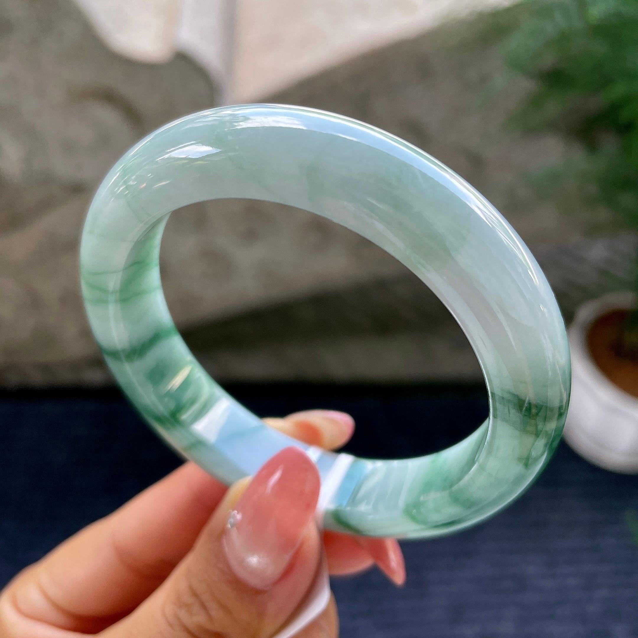 细糯种飘绿飘黄翡正圈平安镯54.6圈        天然缅甸A货翡翠（yc444675）