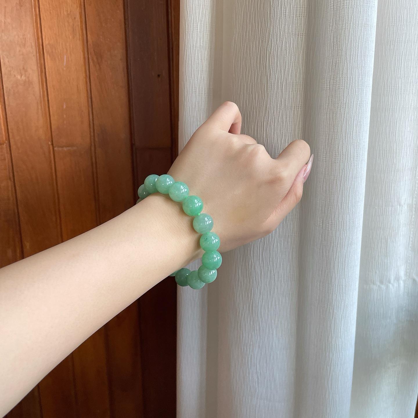糯冰晴绿底翡翠珠串手串（yc281664）