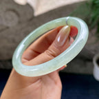 细糯种晴底飘花圆条手镯57.7圈         天然缅甸A货翡翠（yc460732）