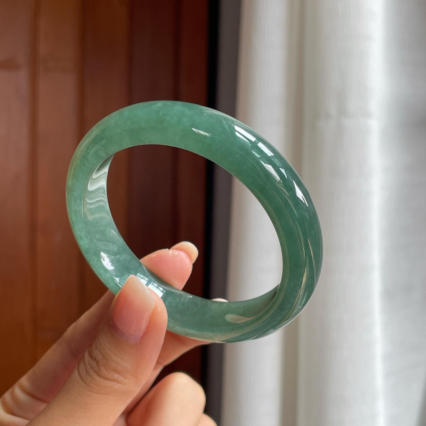 糯冰湖水绿翡翠平安镯（55.6mm）（yc400217）
