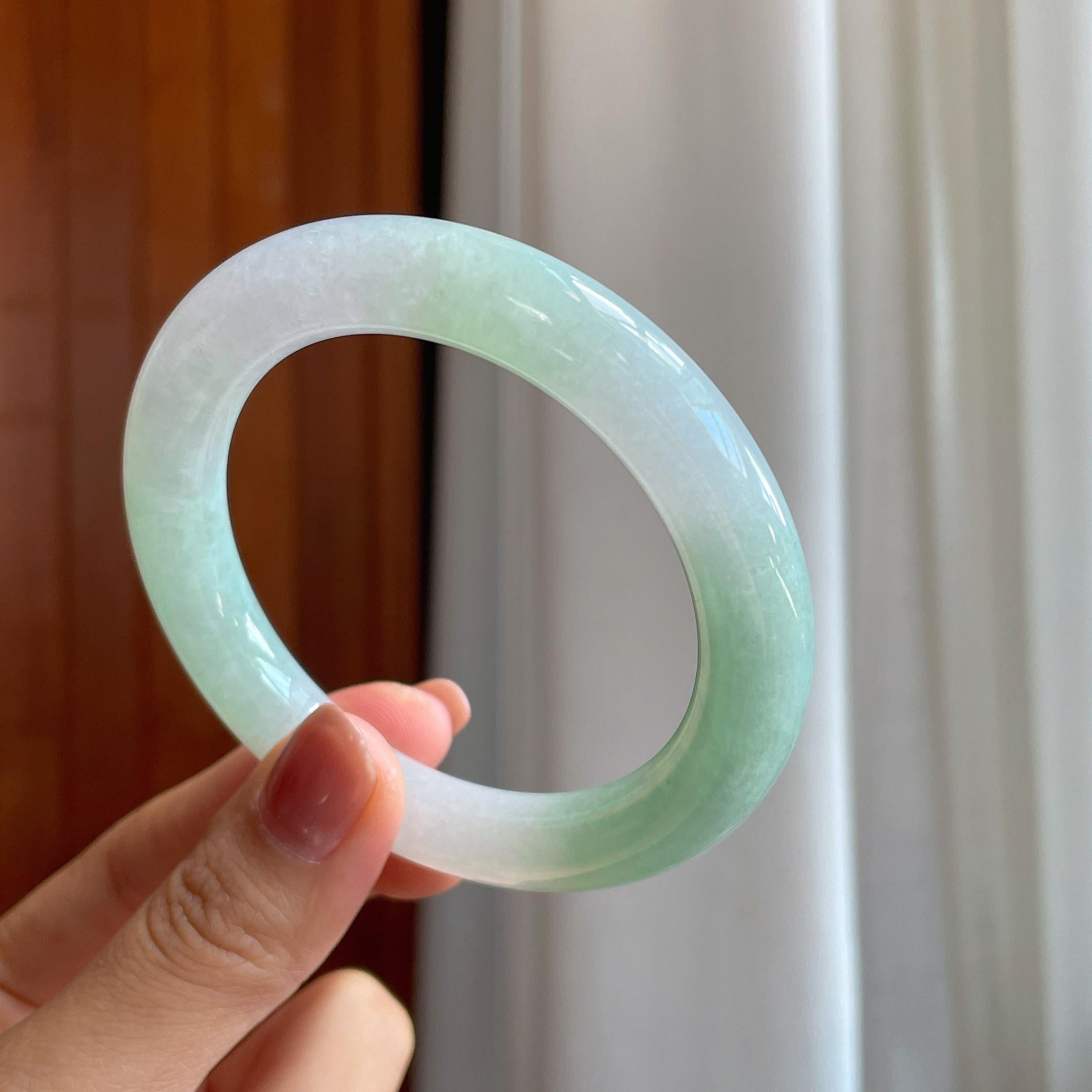 糯冰春带彩翡翠圆条手镯（56mm）（yc284947）