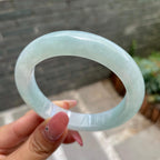 大圈口    细糯种淡晴底正圈平安镯58.1圈     天然缅甸A货翡翠（yc426731）
