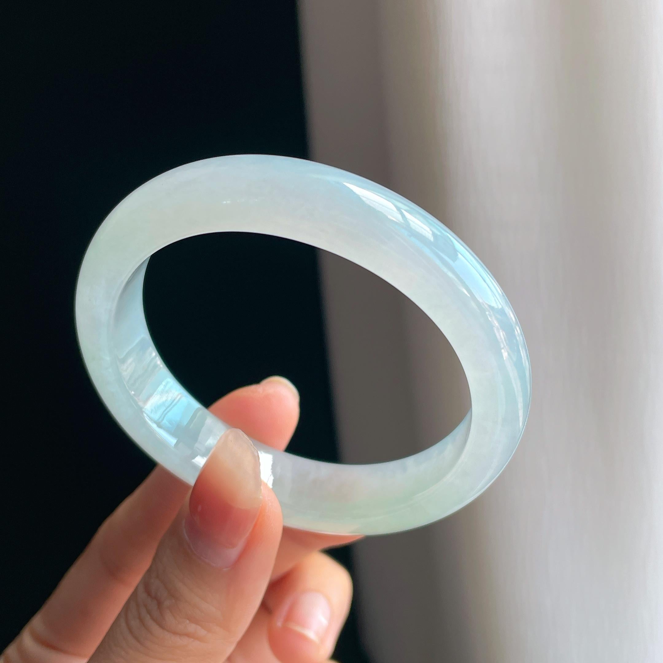 冰种淡底色翡翠贵妃镯（55mm)（yc334672）