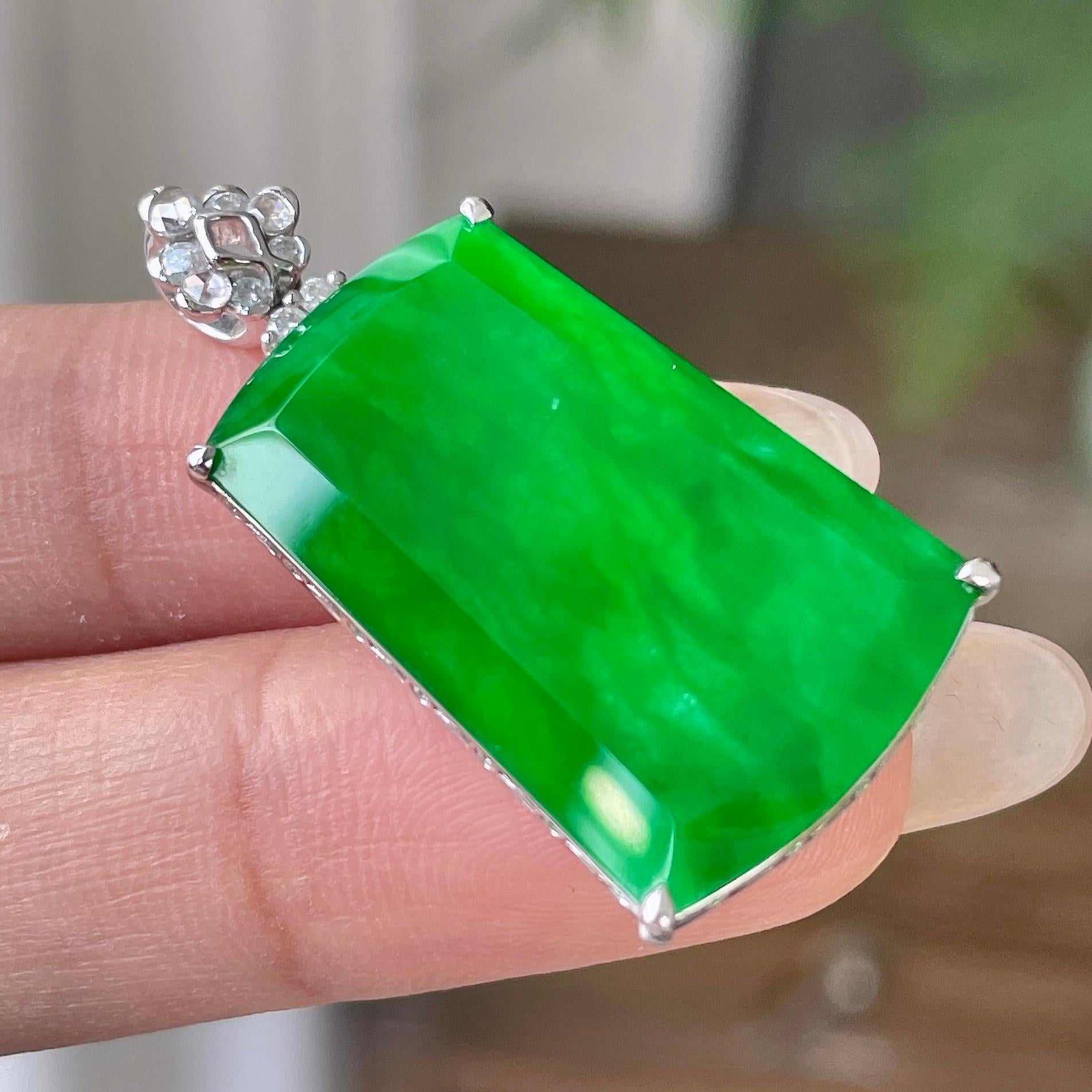 18k金钻镶冰种满绿无事牌吊坠    天然缅甸A葫芦翡翠（yc354444）