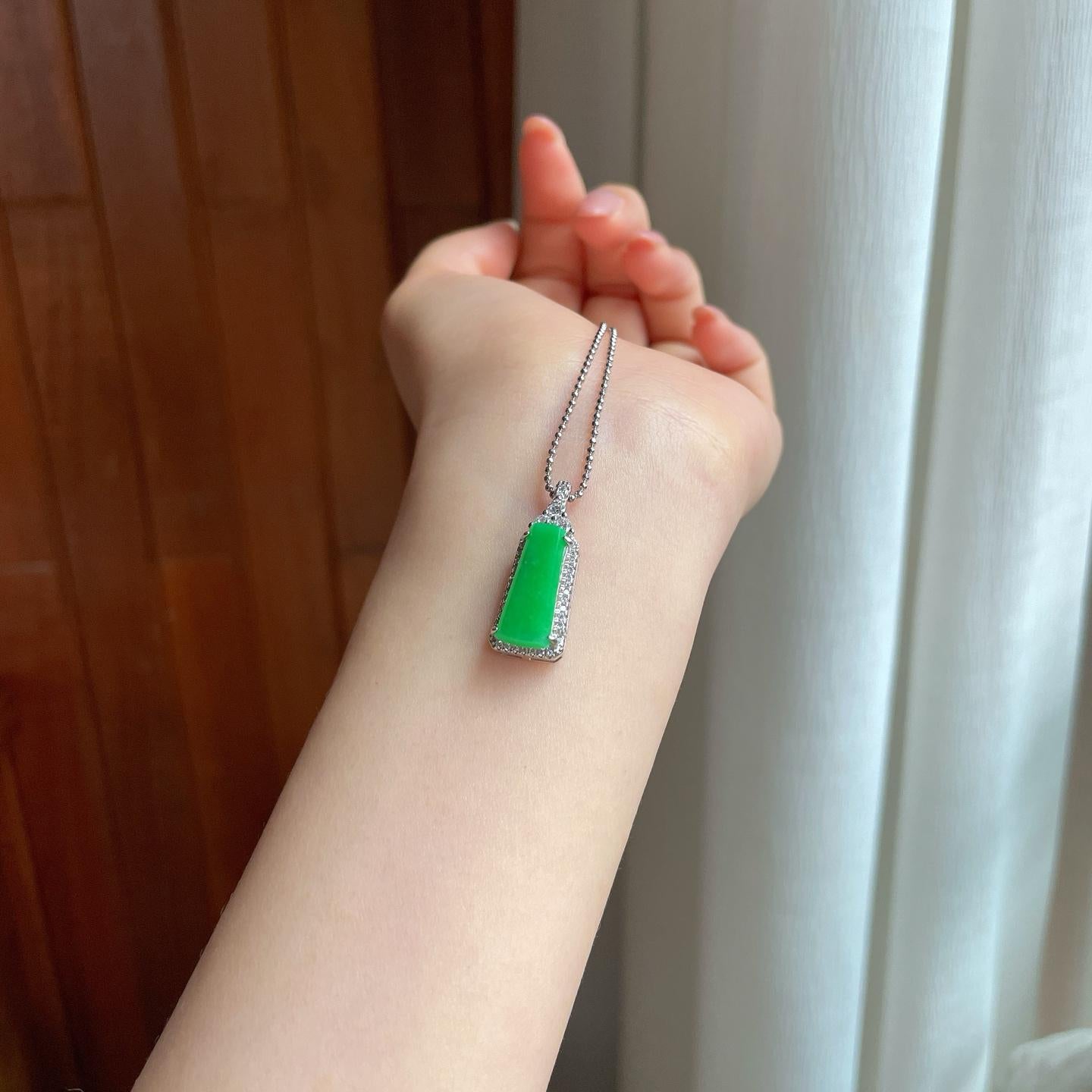 S925银镶糯冰果绿翡翠无事牌（yc352485）