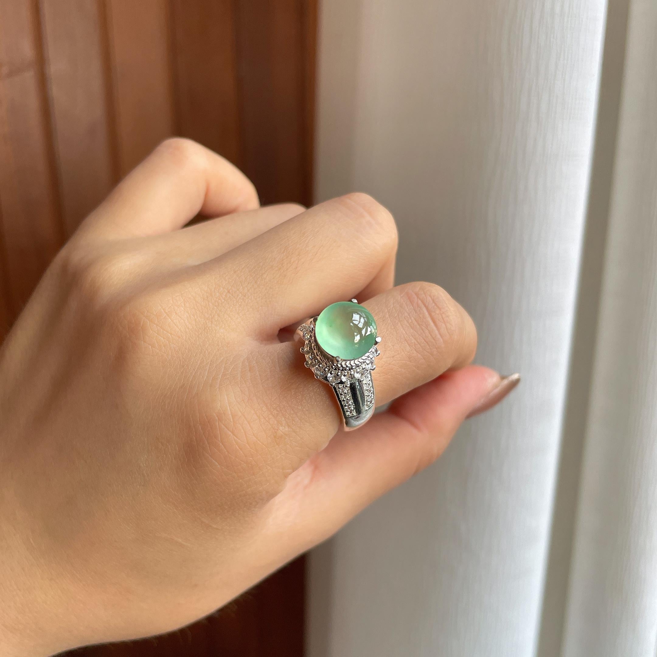 冰玻种晴底翡翠蛋面（yc365714）