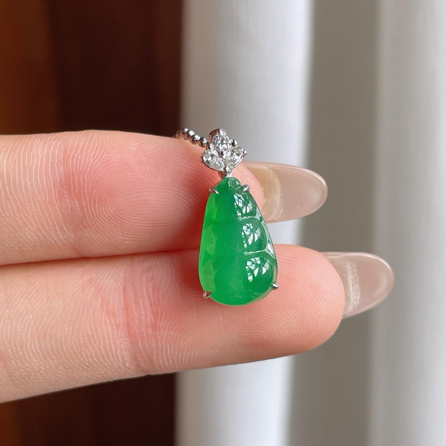 18k金镶镶冰种满绿翡翠豆子（yc246180）