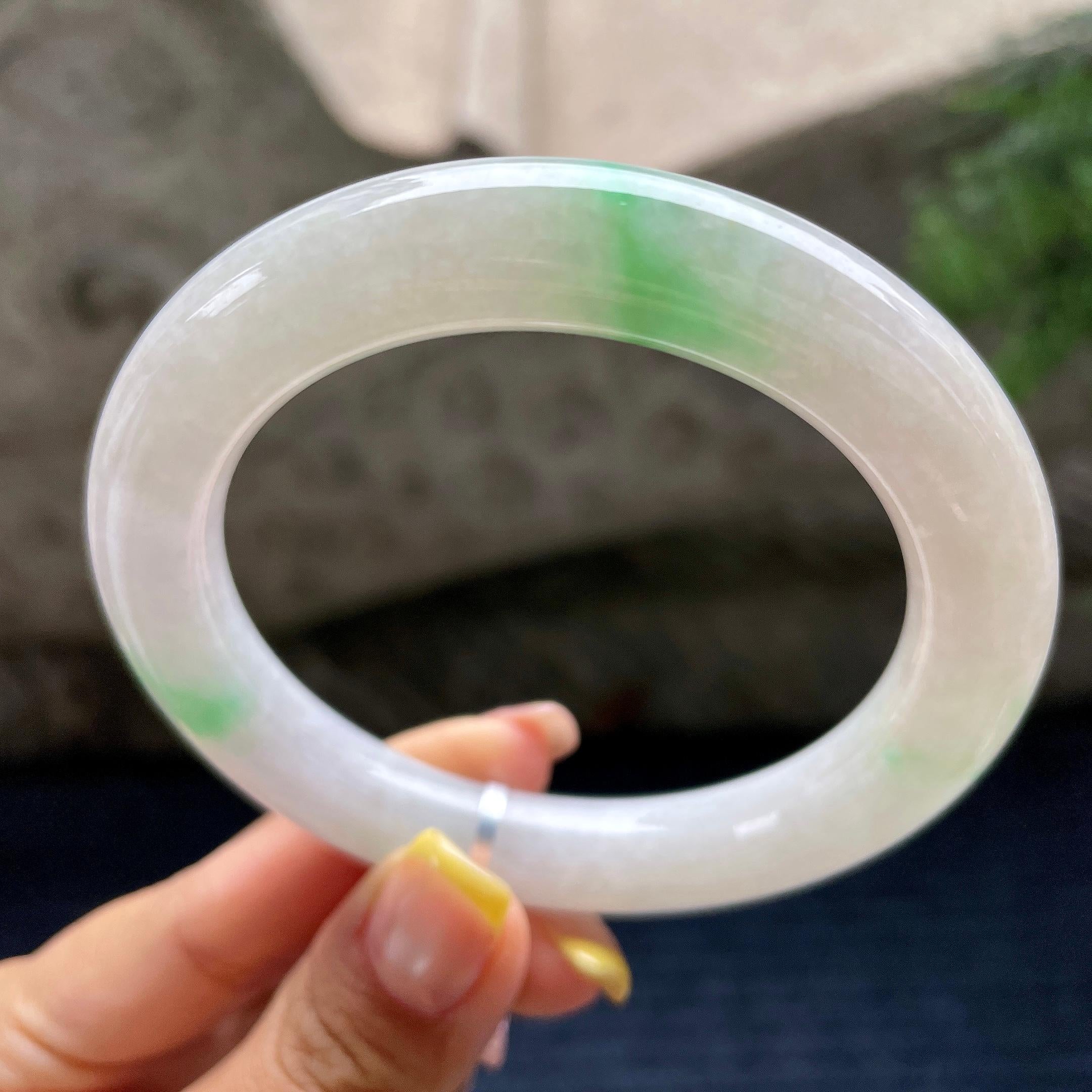 大圈口   细糯种飘绿花圆条手镯58.2圈   天然缅甸A货翡翠（yc358879）