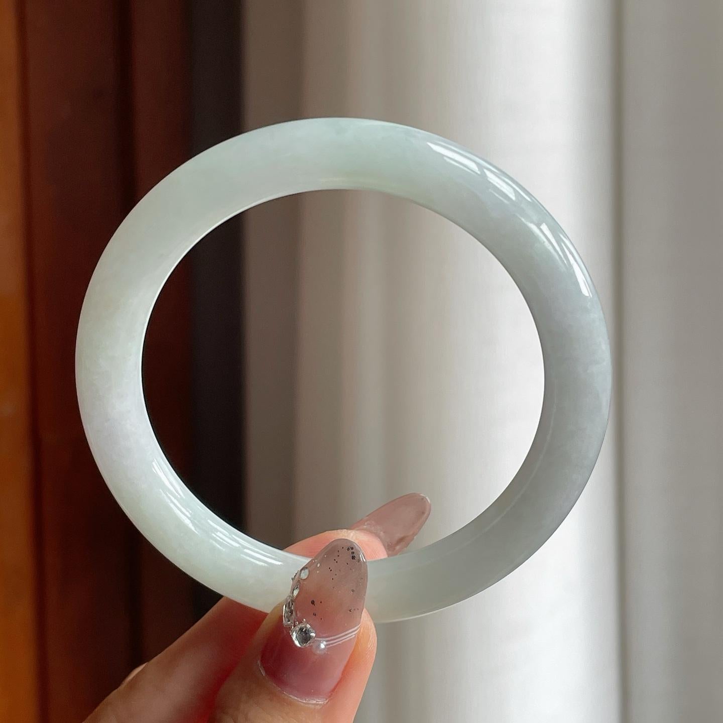 糯种淡底色圆条翡翠手镯（56.8mm）