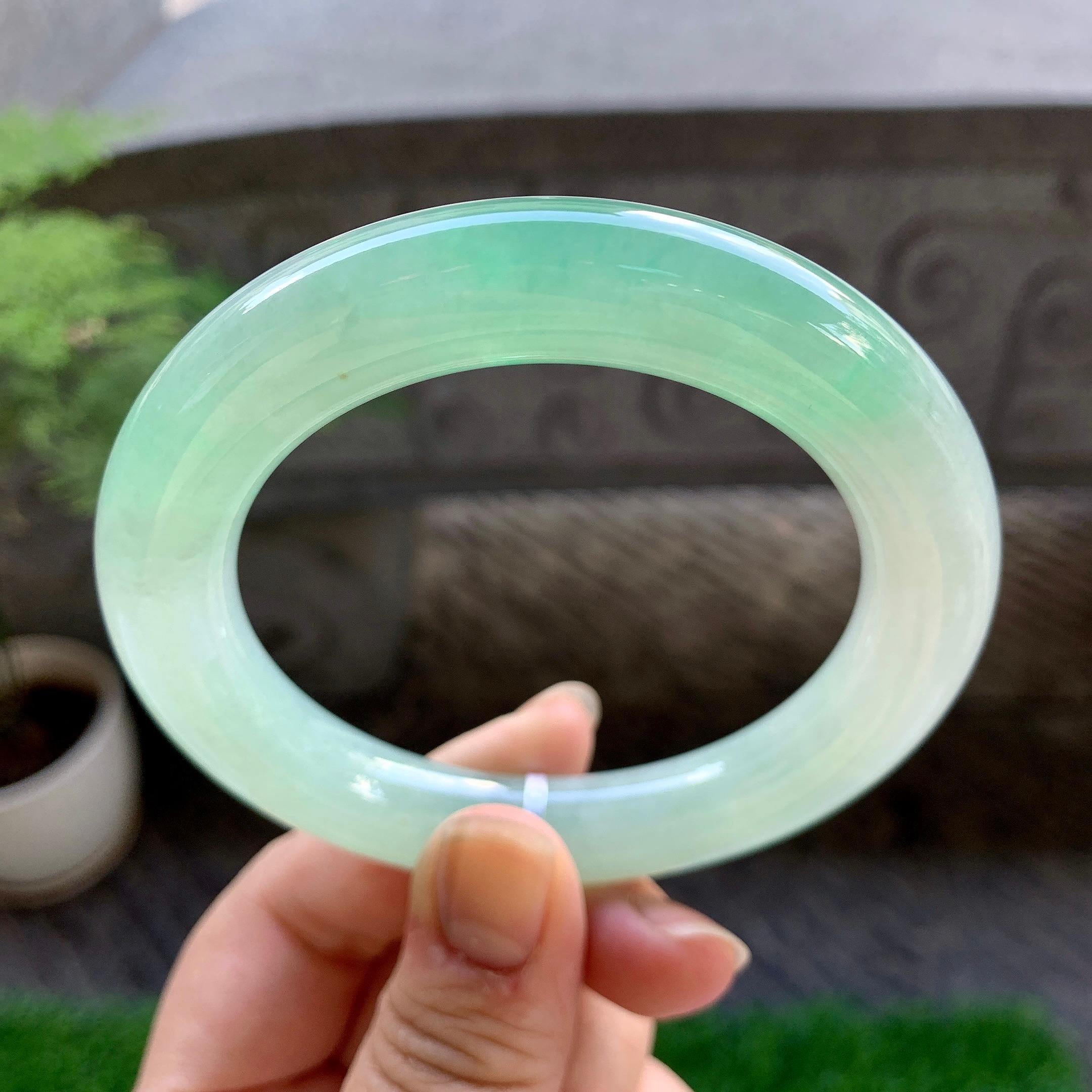 糯冰种晴底飘绿洒金圆条手镯（58mm）（yc223251）
