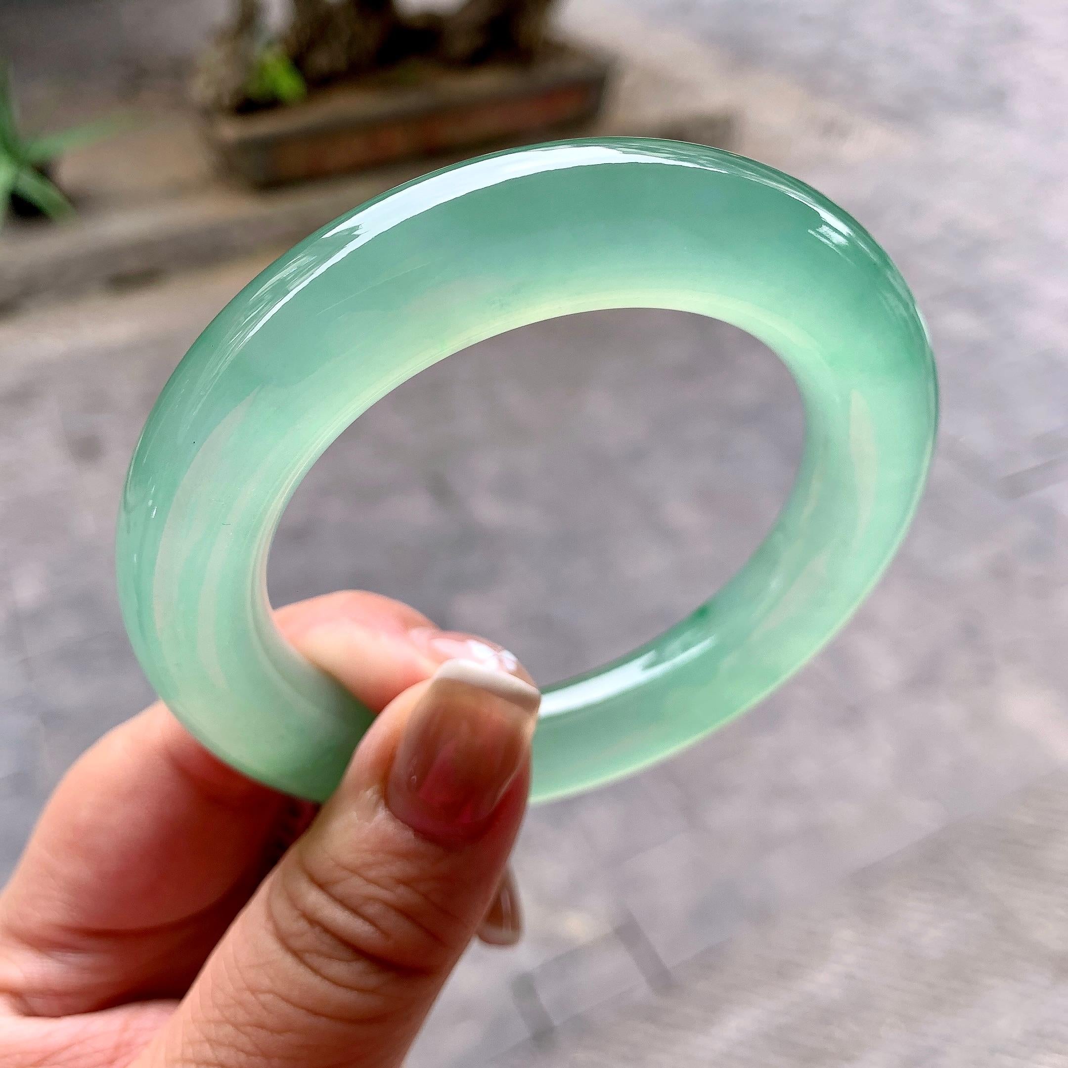 厚装饱满 冰种晴水飘绿花圆条手镯 57圈口 天然缅甸A货翡翠（yc378785）