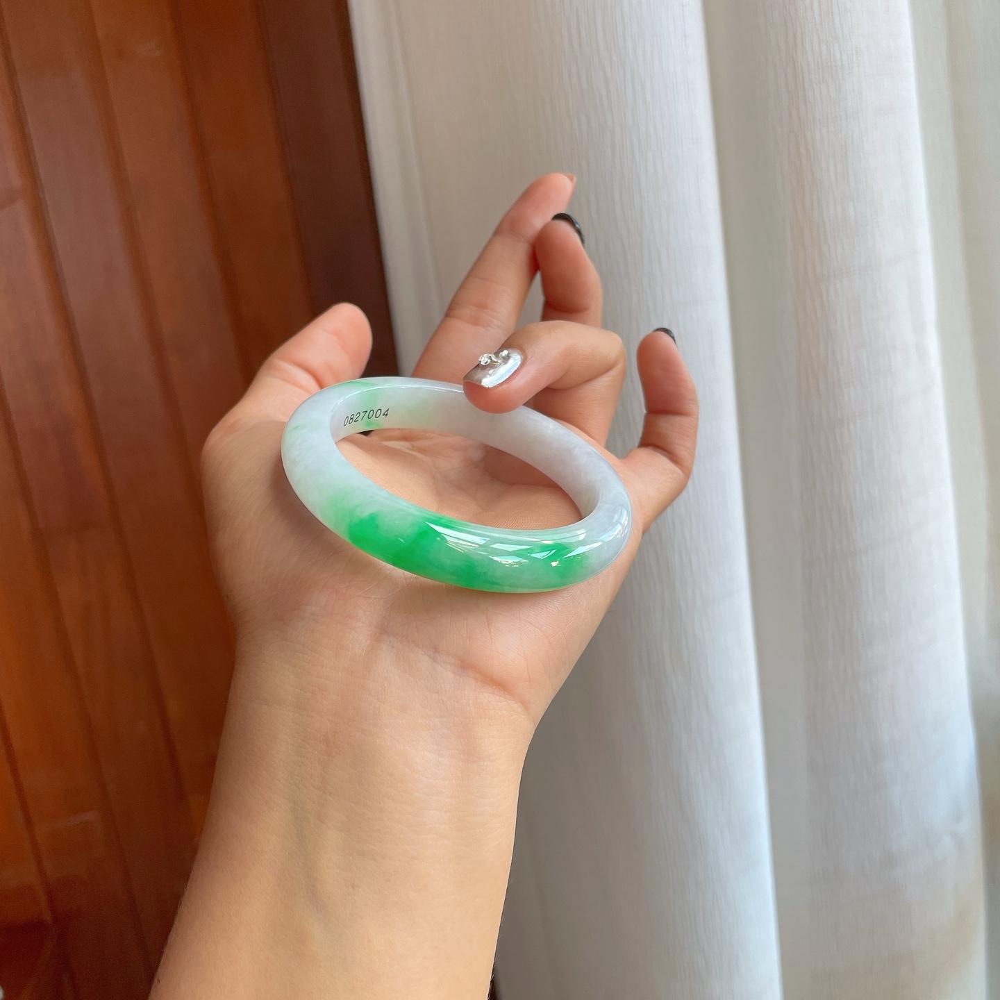 糯冰白底飘花翡翠平安镯（53.5mm）（yc278722）