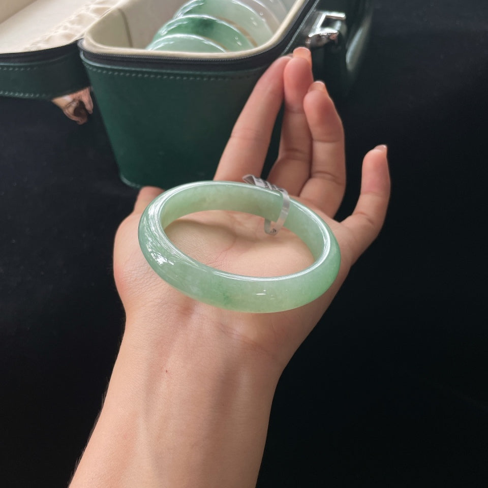 糯冰湖水绿正圈翡翠手镯（57mm）（yc019482）