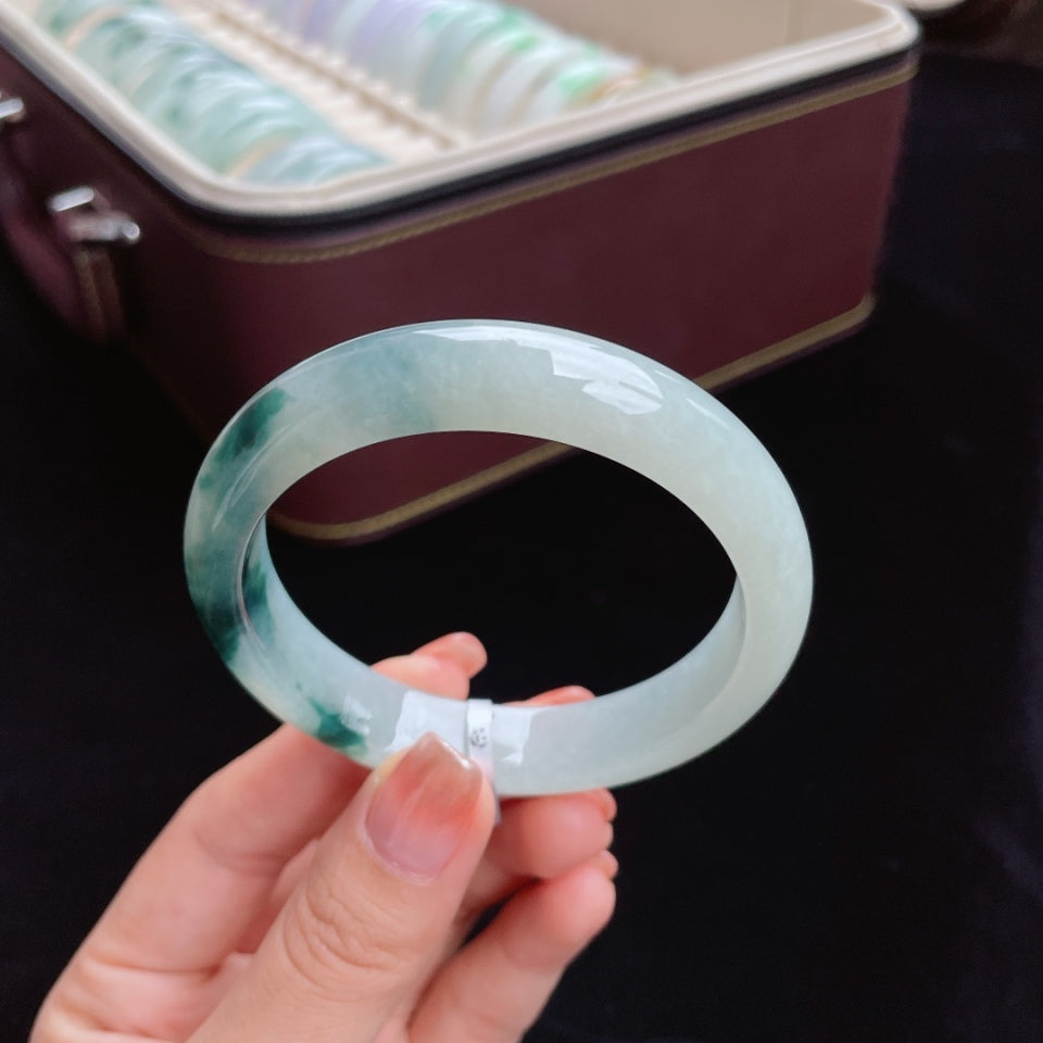 糯冰飘花正圈翡翠手镯（56mm）（yc017397）