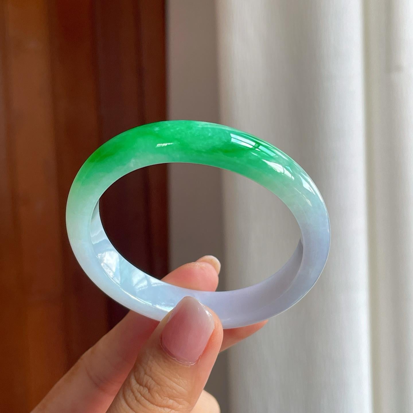 糯冰白底青翡翠贵妃镯（53.4mm)（yc386395）