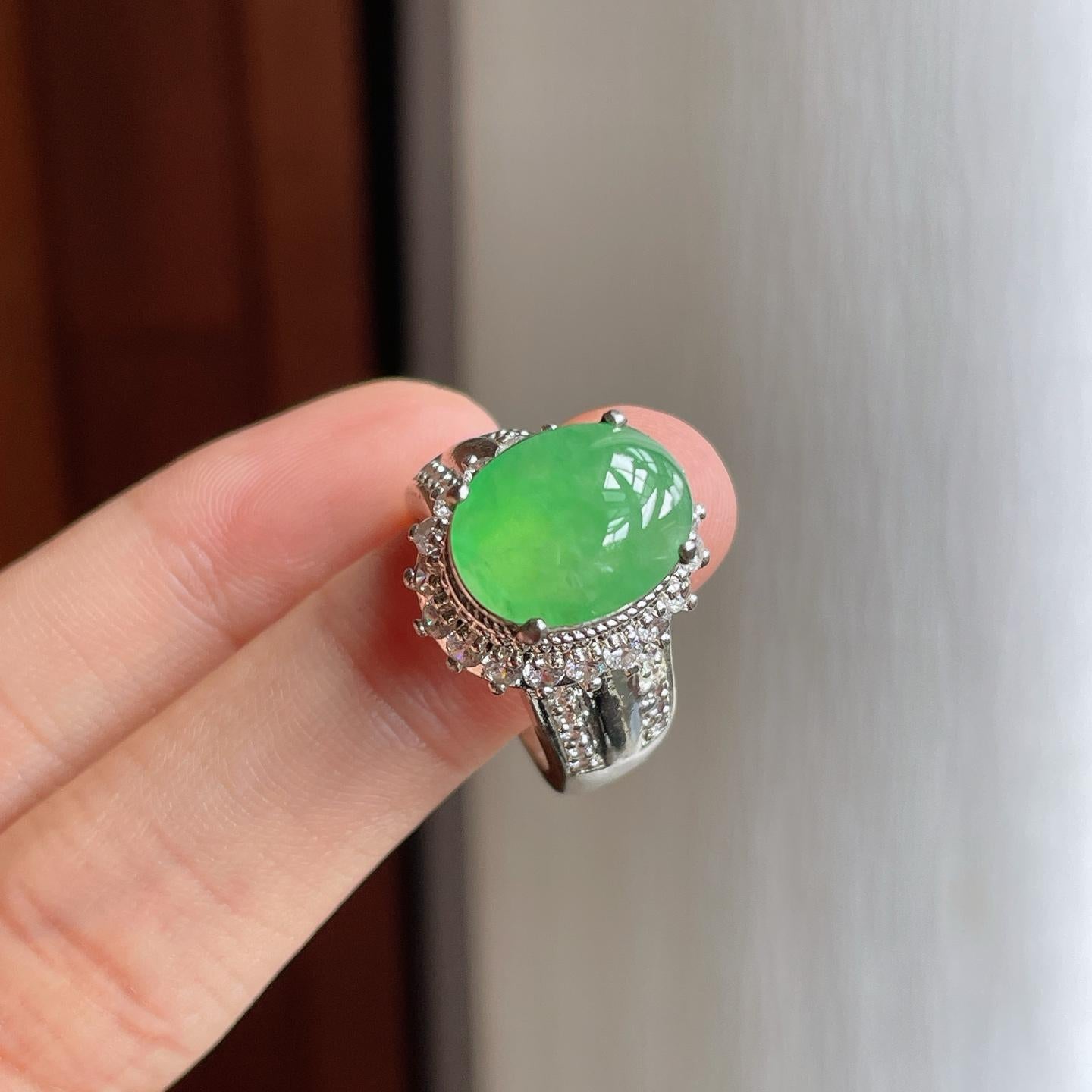 铜托冰种翡翠果绿蛋面（yc253143）