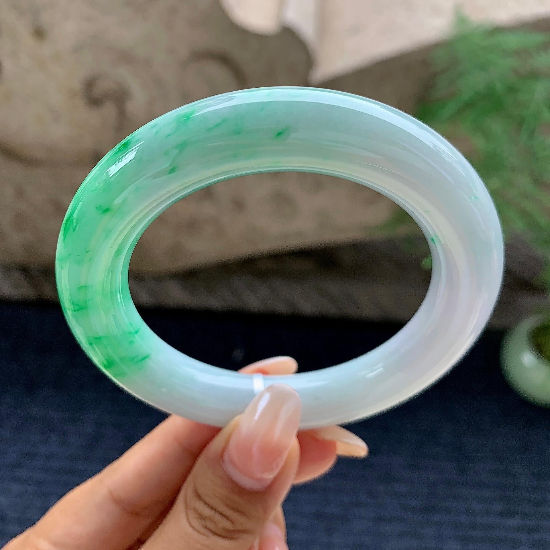 细糯种飘绿圆条手镯（56.7mm）