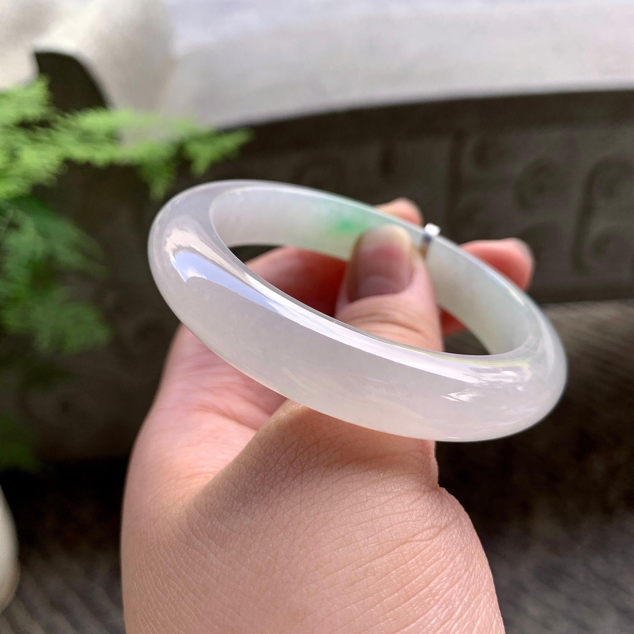 糯冰种飘绿平安镯（52mm）（yc202372）