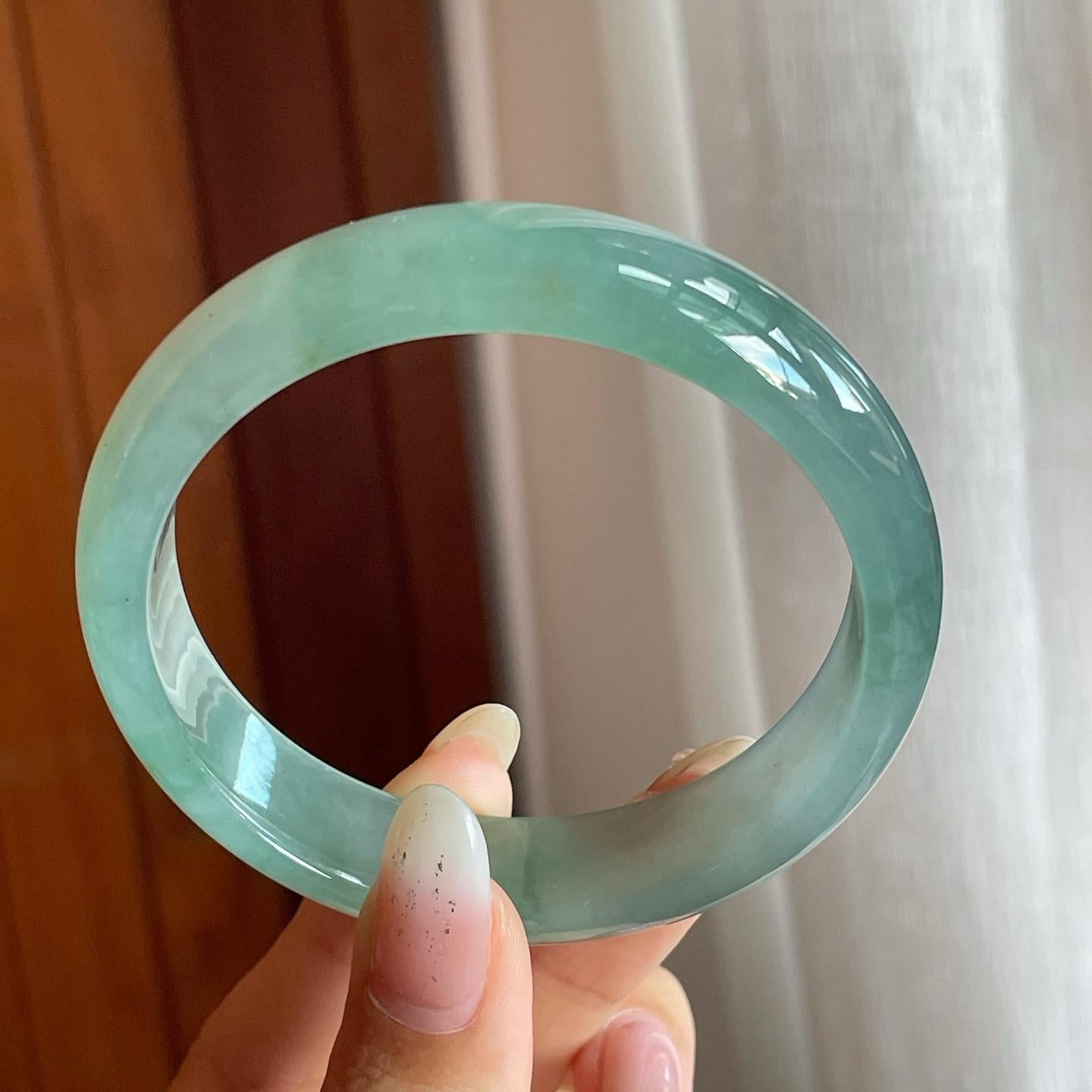 糯冰种湖水绿带黄翡翡翠平安镯（56mm）（yc220241）