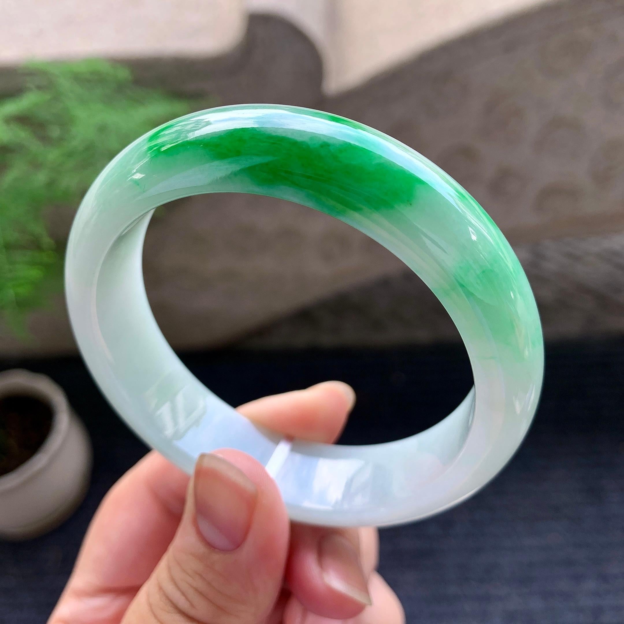 细糯种飘阳绿宽版轮胎手镯（58.2mm）（yc196020）