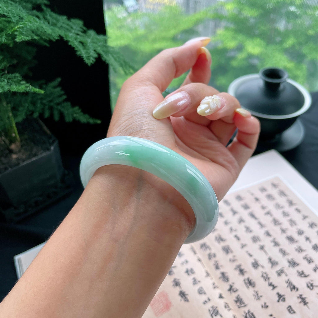 细糯种飘绿正圈平安镯55.5圈 天然缅甸A货翡翠（yc473061）