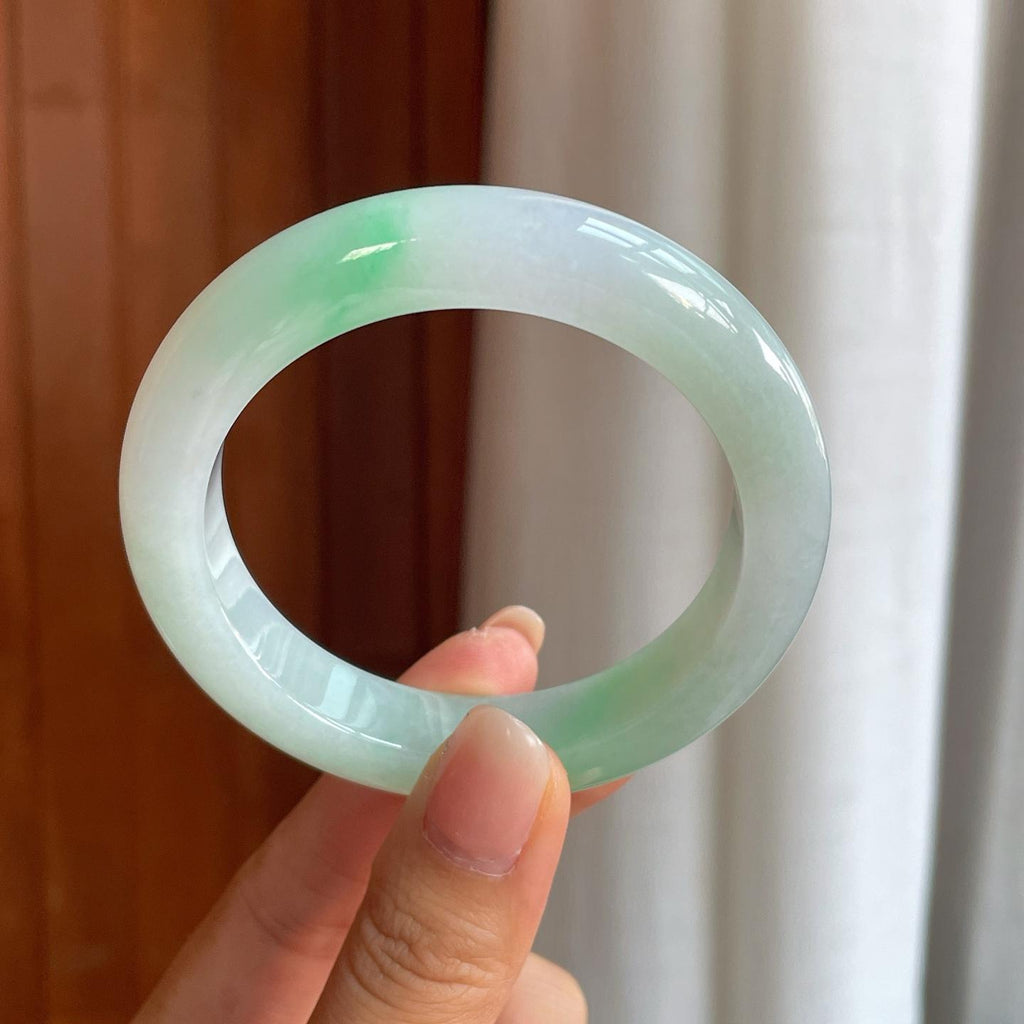糯冰飘绿翡翠平安镯（55.8mm）（yc411302）
