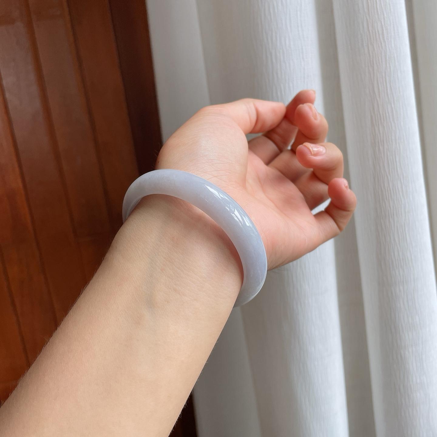 糯冰淡底色翡翠平安镯（57.6mm）（yc216052）