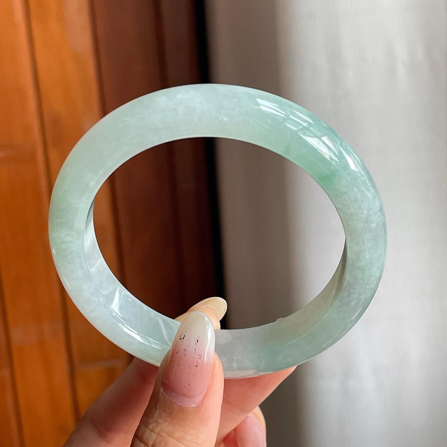 糯冰种晴底飘绿花翡翠平安镯（55.3mm）（yc216829）