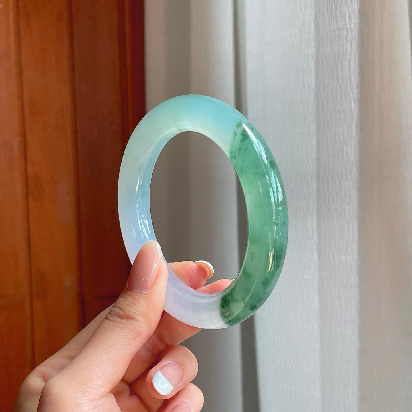 冰种飘花翡翠圆条手镯（57mm)（yc380051）