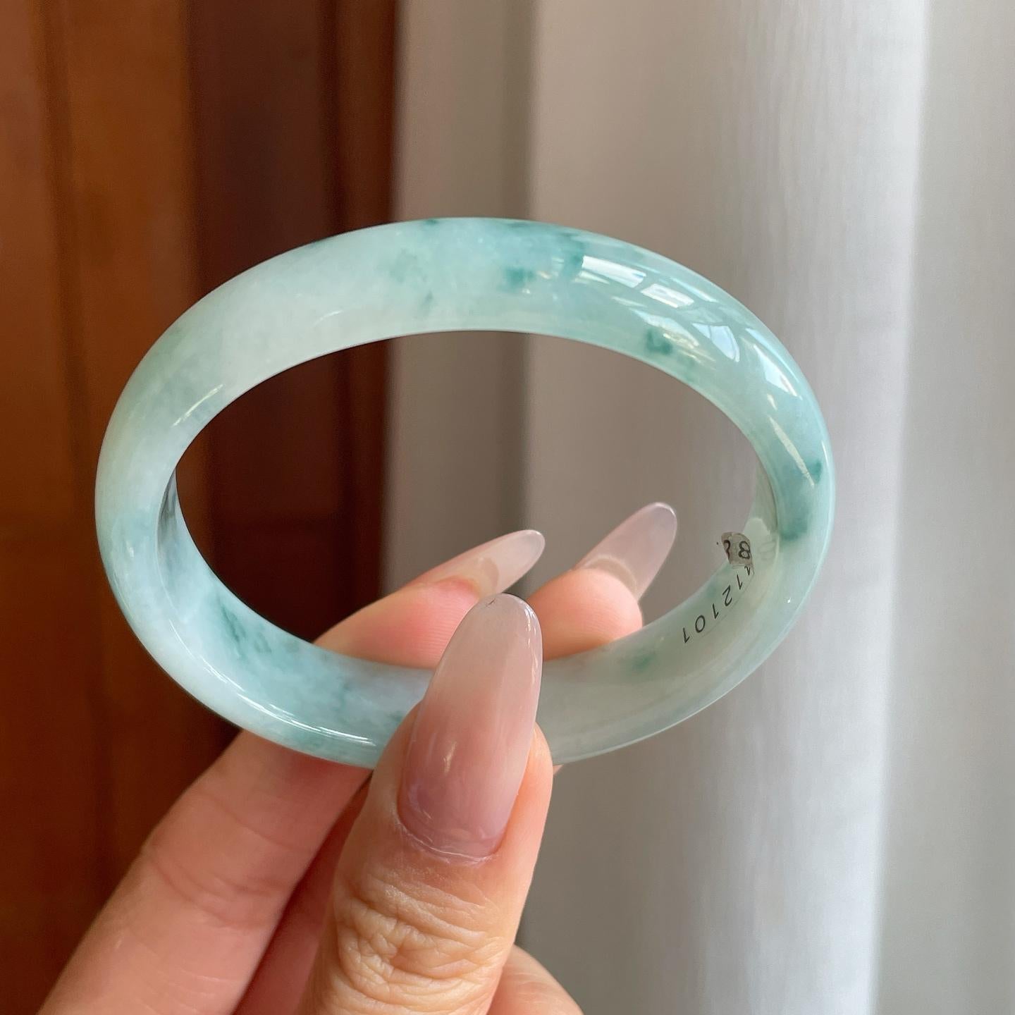 糯冰飘花翡翠贵妃镯（54.8mm）（yc281670）