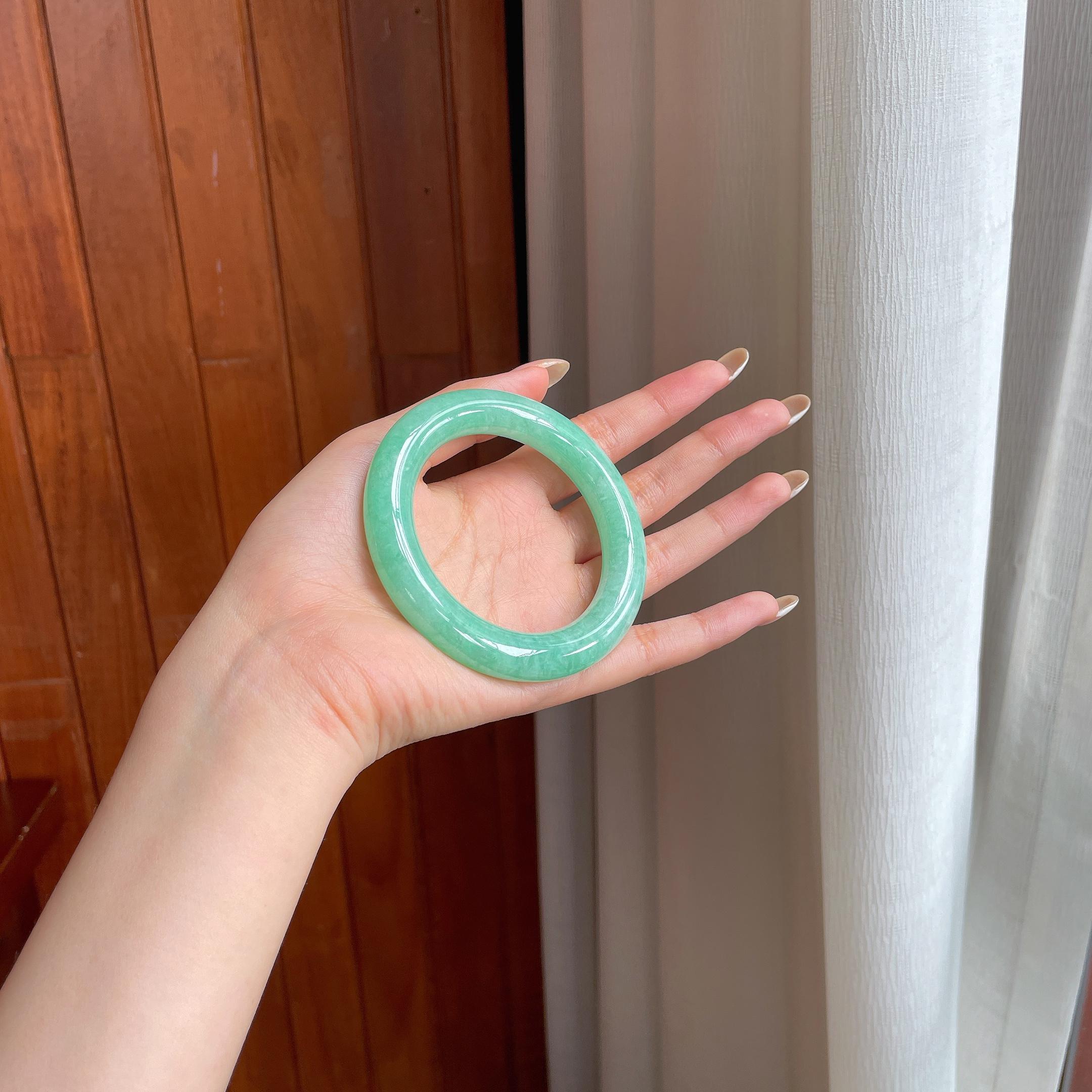 糯冰满绿翡翠圆条手镯（55mm)（yc419488）
