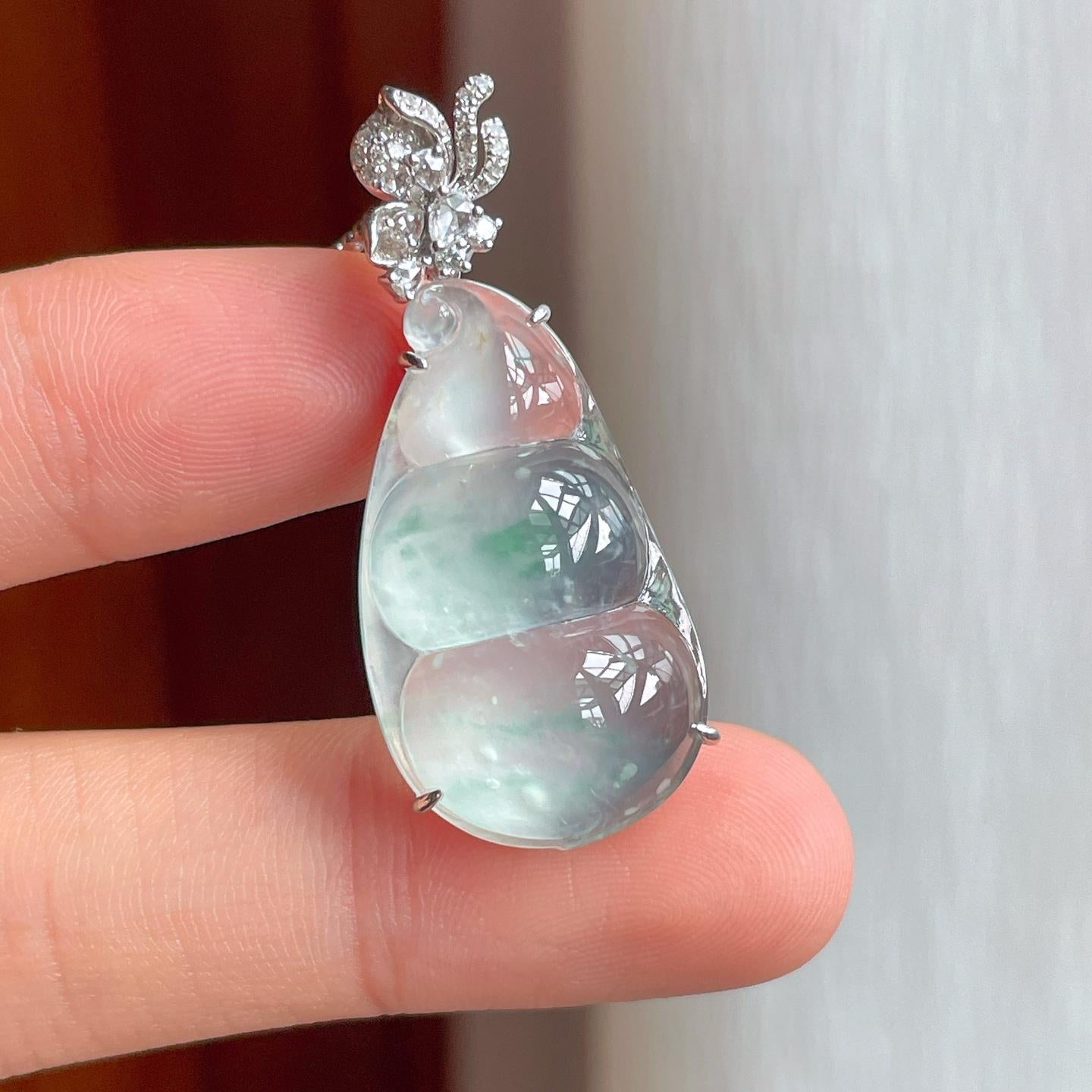 18k金镶冰玻种飘花翡翠豆子（yc249131）