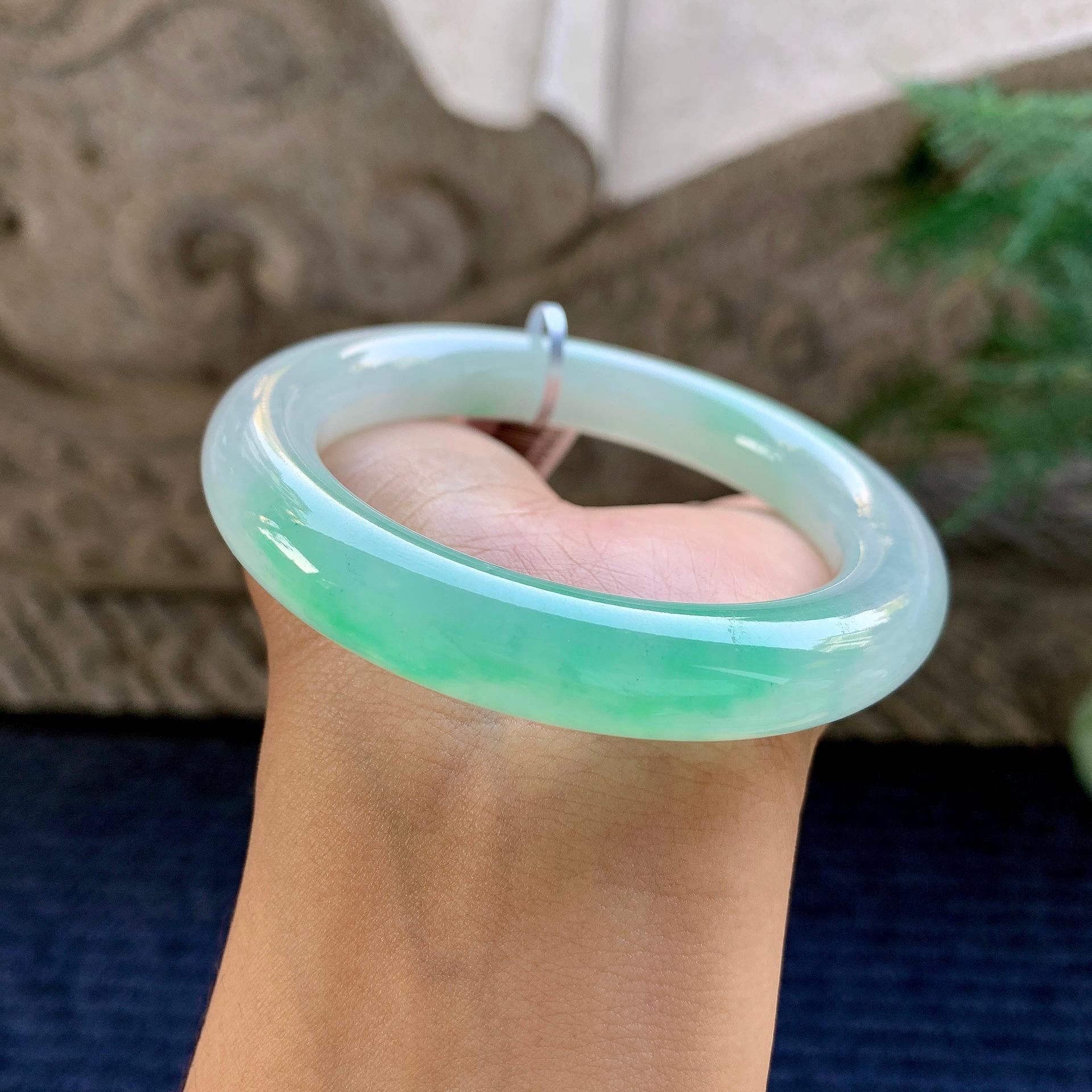 糯冰种翠绿圆条手镯（56.3mm）（yc243459）