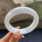 大圈口     细糯种飘绿花宽版轮胎镯58.9圈      天然缅甸A货翡翠（yc421235）