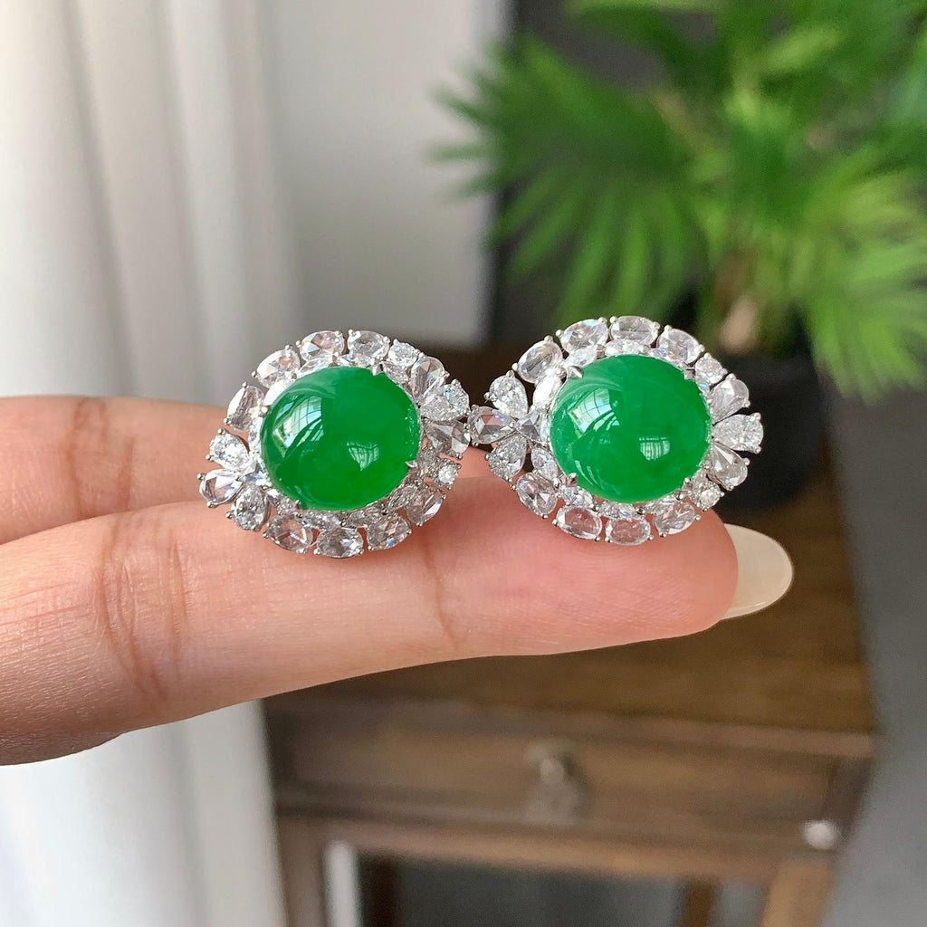18K金钻镶糯冰种满绿蛋面耳钉（yc248204）