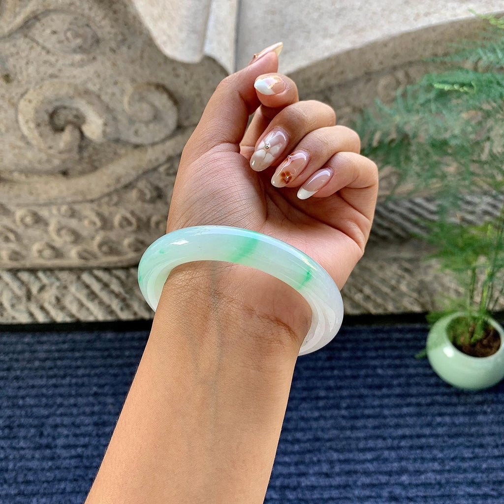 糯冰种飘绿圆条手镯（54.4mm）（yc248092）