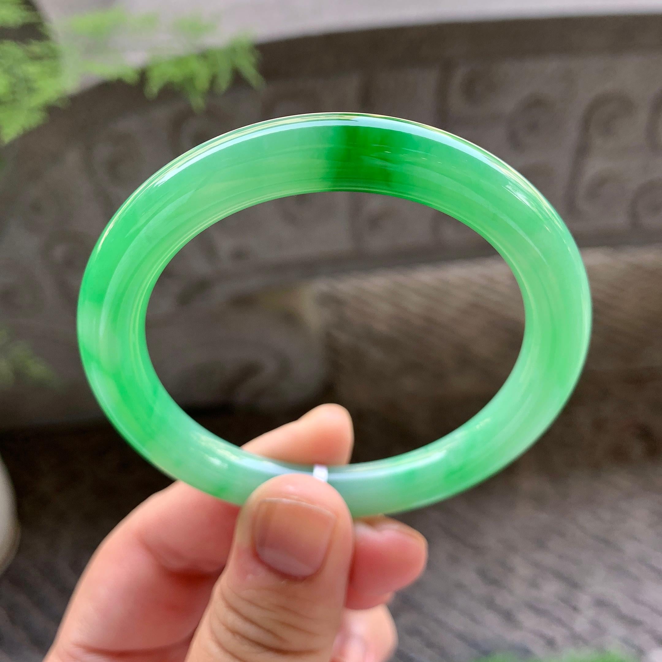 细糯种飘阳绿圆条手镯（54mm）