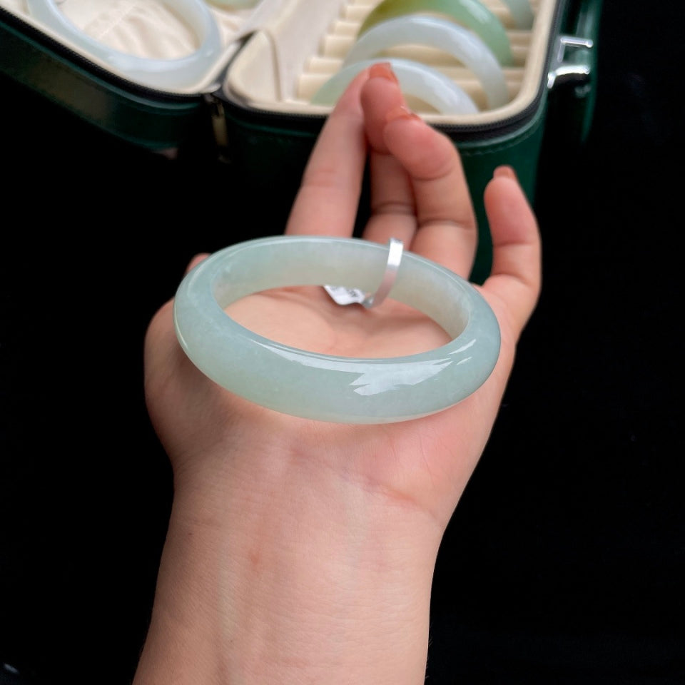 糯冰晴底翡翠手镯（55.5mm）（yc017166）