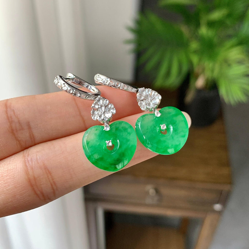 18K金钻镶糯冰种飘阳绿爱心耳坠（yc248200）