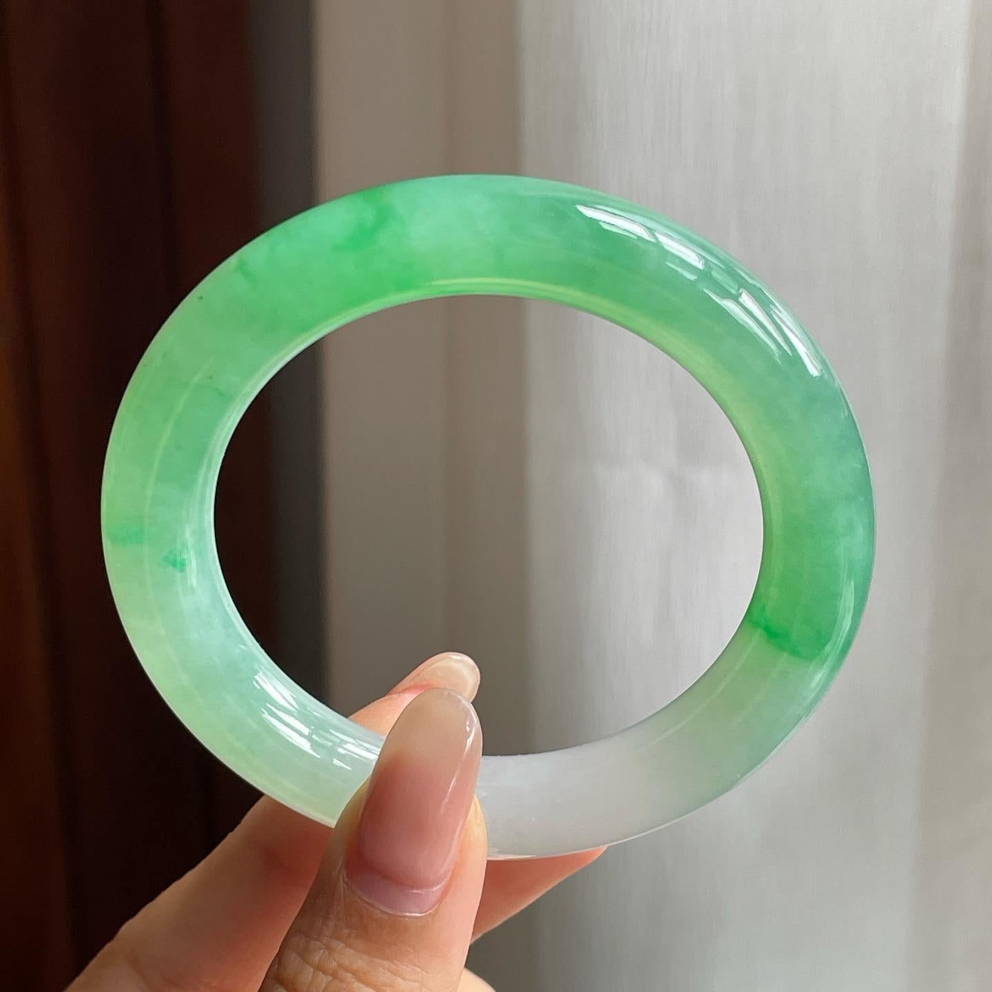 糯冰种飘绿花半山半水翡翠圆条手镯（52mm）（yc196581）