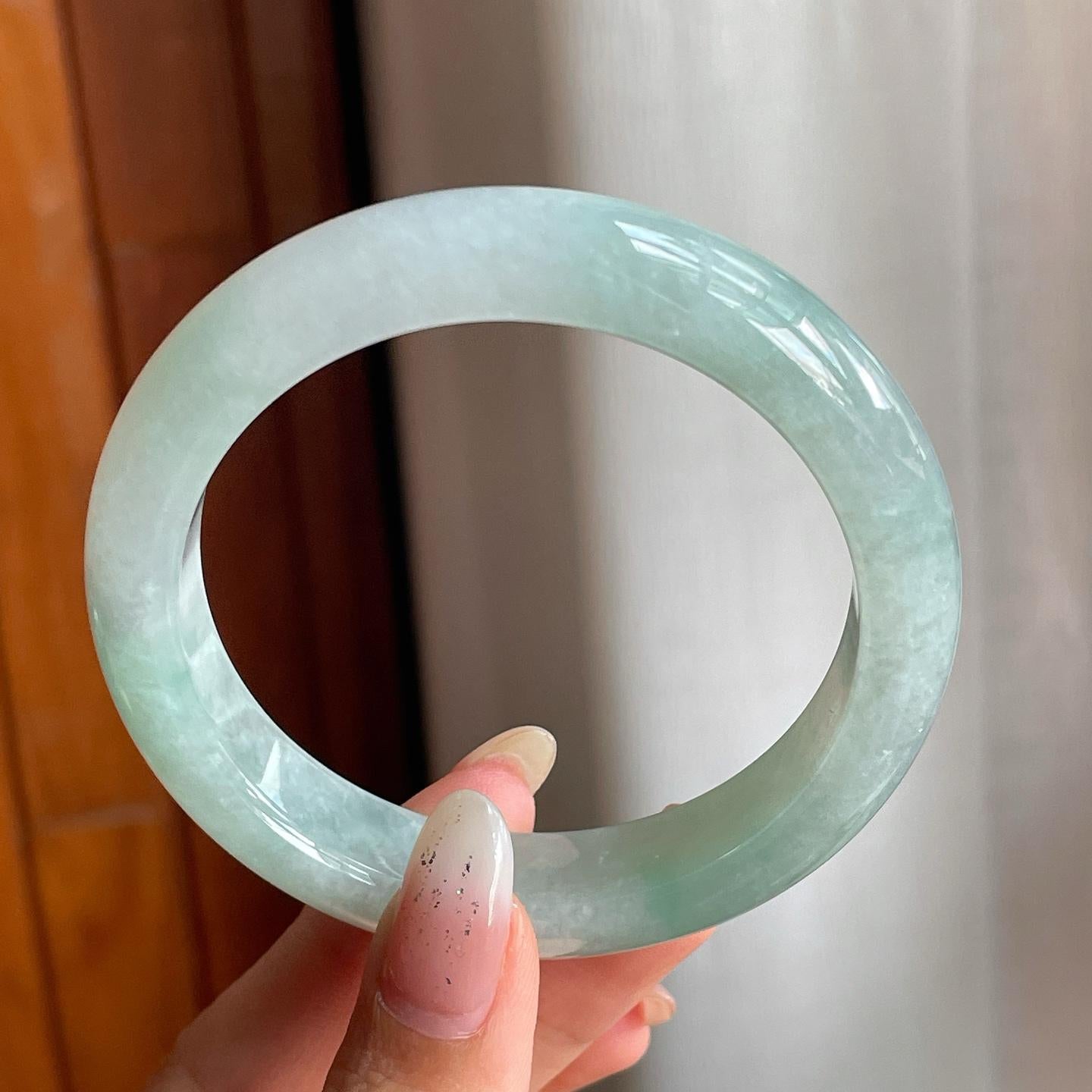 糯冰种晴底飘绿花翡翠平安镯（55.3mm）（yc216829）