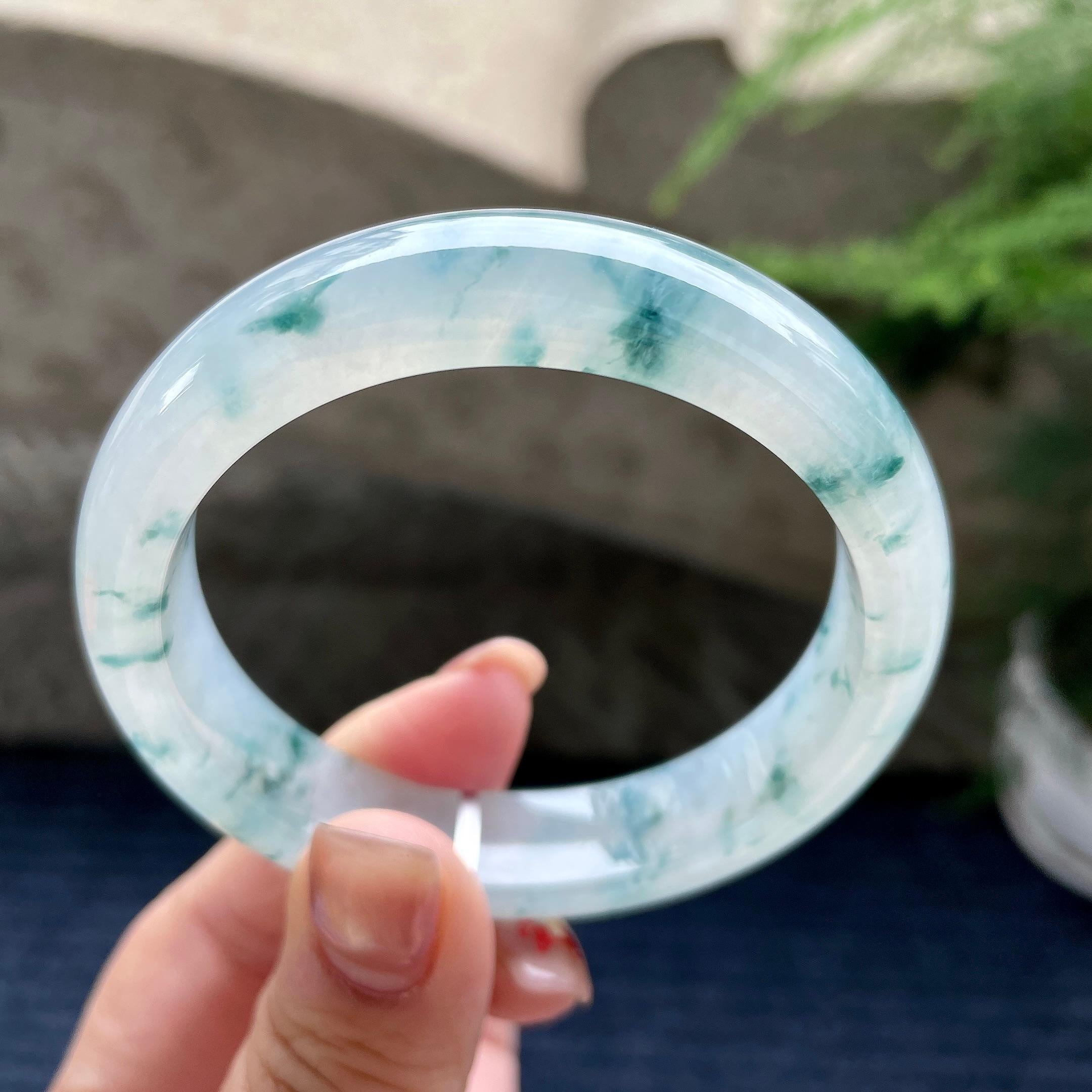 冰种飘蓝花正圈平安镯56圈口   天然缅甸A货翡翠（yc350662）