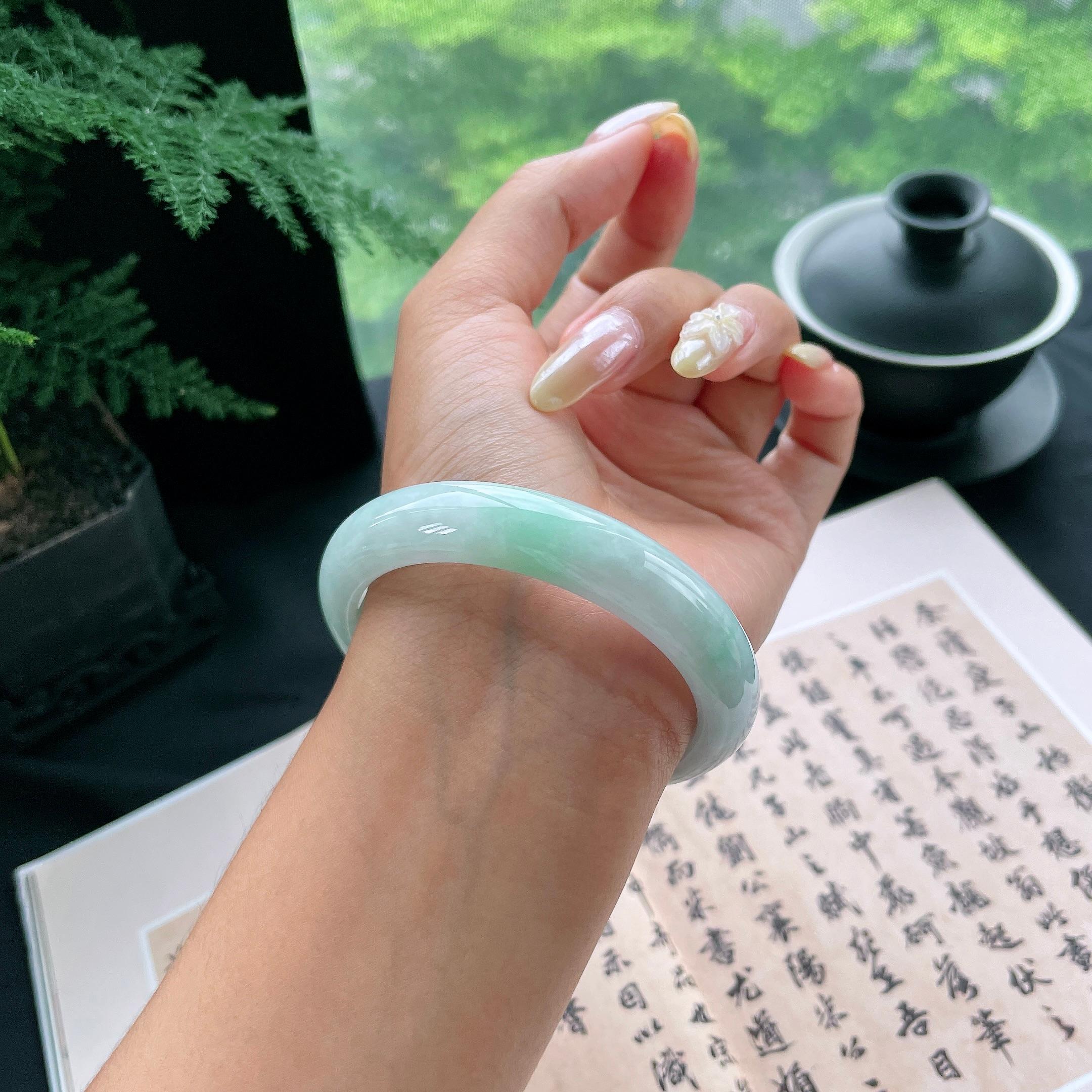 细糯种飘绿正圈平安镯57.2圈 天然缅甸A货翡翠（yc473060）