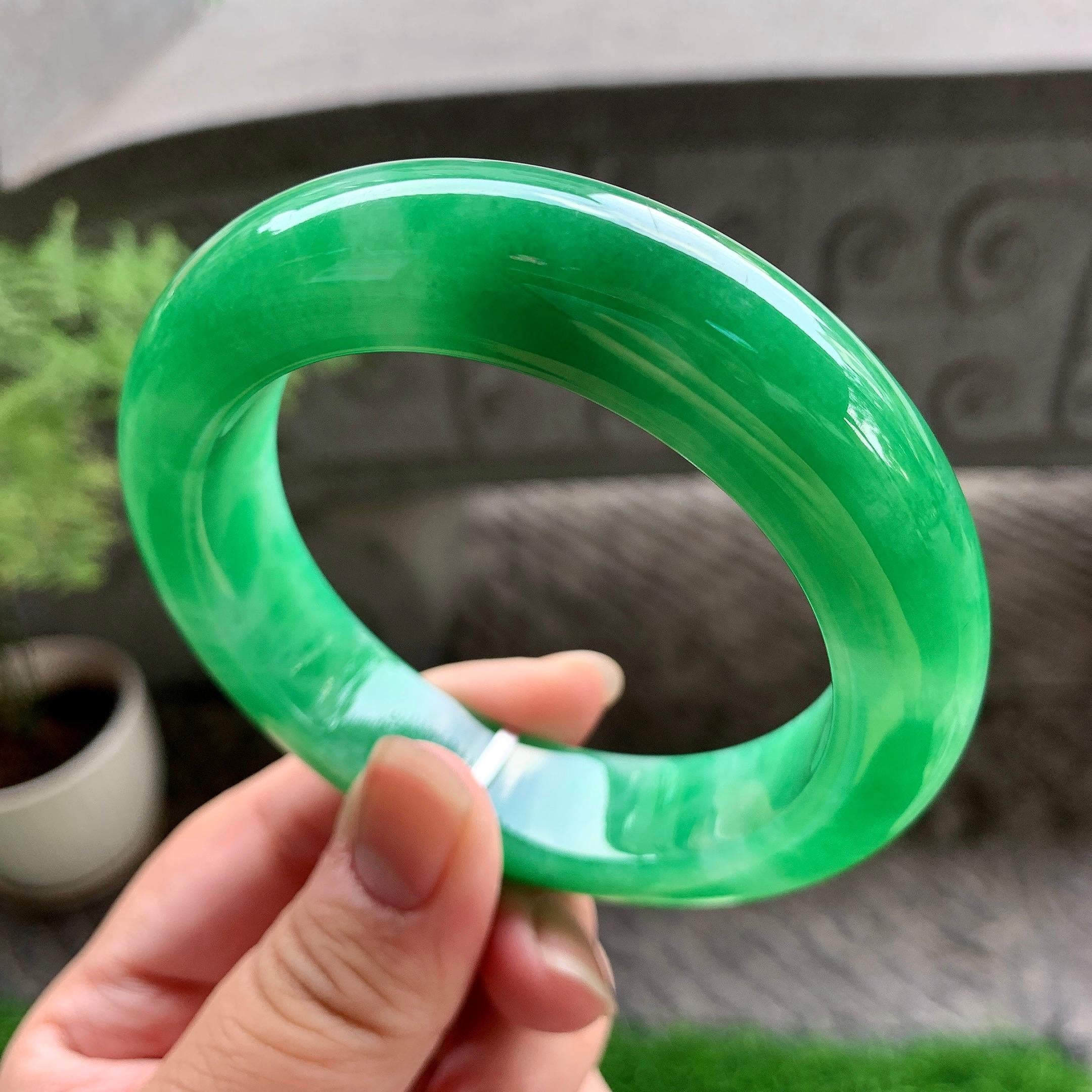细糯种阳绿宽版轮胎手镯（59.3mm）（yc225046）